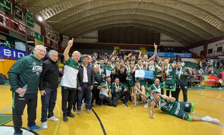 Atenas con la copa Ciudad de Córdoba
