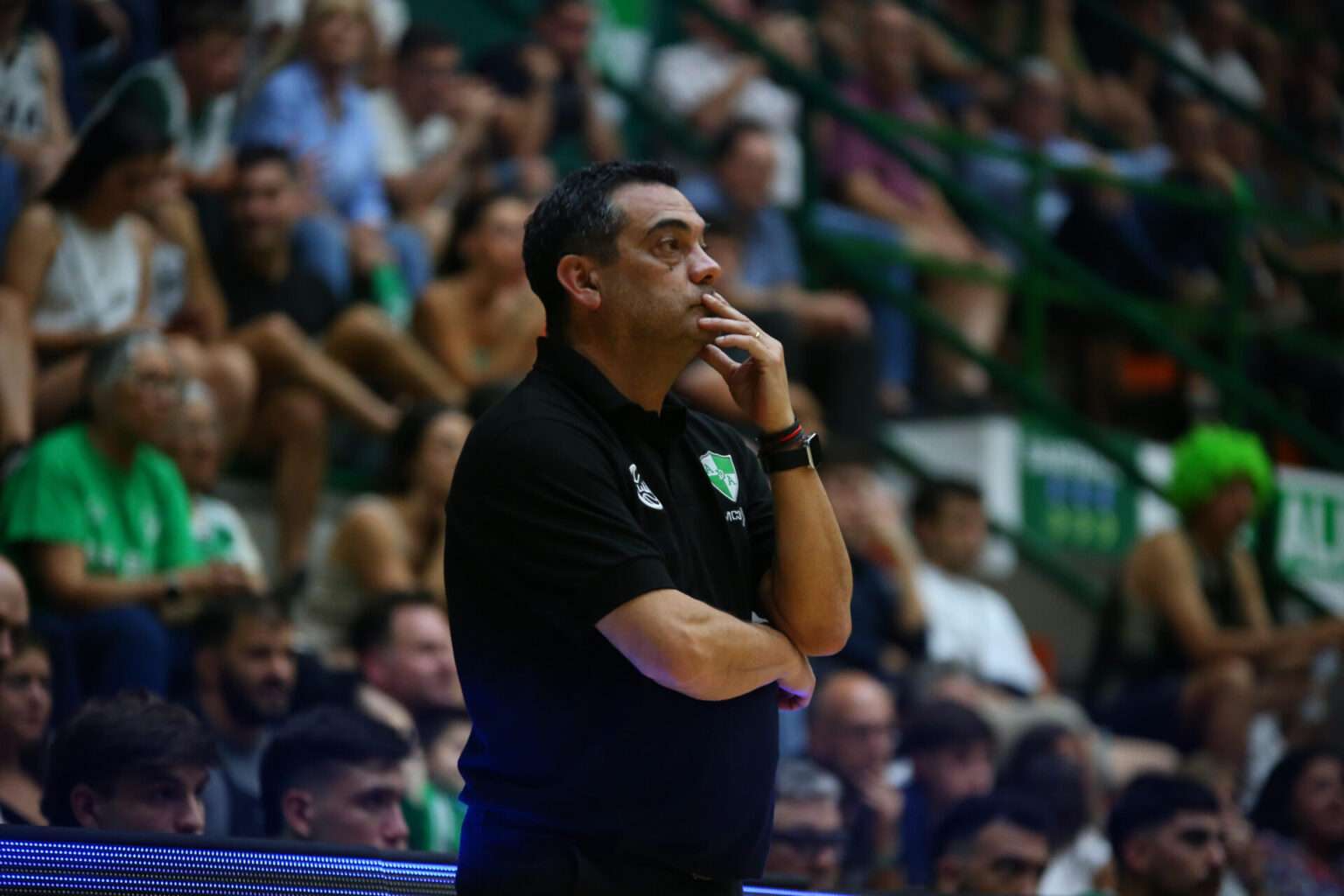 Gustavo Peirone el entrenador que hizo campeón de Liga Argentina a Atenas y ahora lo dirige en Liga Nacional.