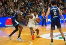 Sanders volvió a ser hombre clave en el juego y Atenas ganó.