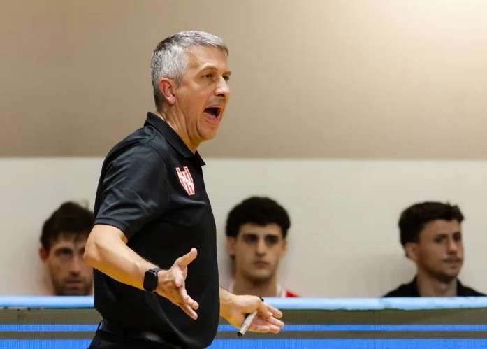 El entrenador Sebastián González