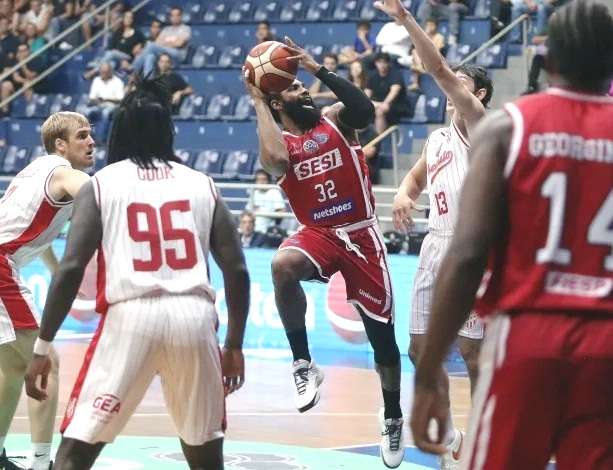 David Jackson puso 23 puntos con 5 de 8 en triples