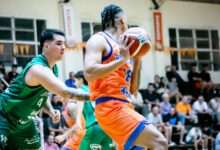 Benjamín Herrera chequea a Zondrick Vala Garrett II