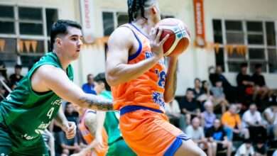 Benjamín Herrera chequea a Zondrick Vala Garrett II