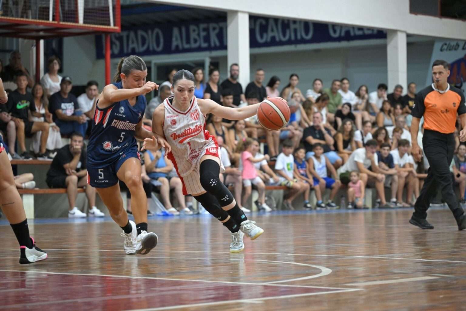 Dura lucha entre Maitena Vázquez y Julieta Sienra la mvp de La Gloria