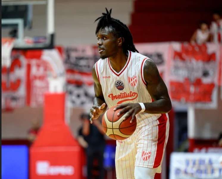 La seguridad de las manos de Anton Cook le dieron el triunfo a Instituto