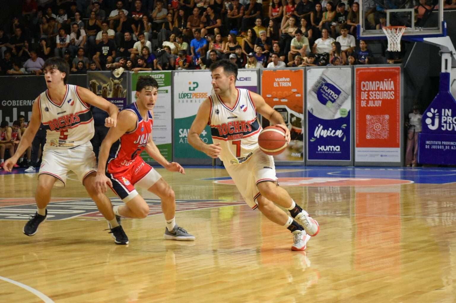 Agustin Jure estuvo muy fino de tres puntos